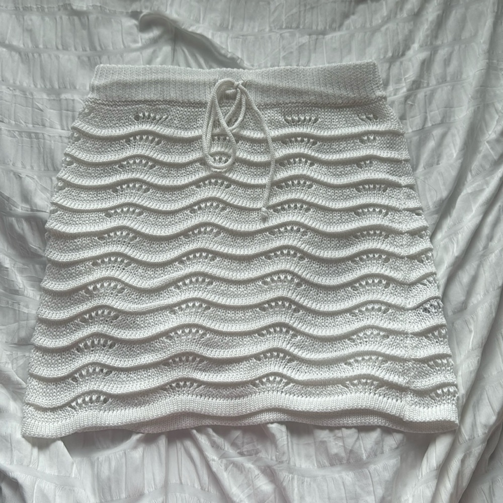 NEVER WORN, white knit, swimsuit cover up skirt, size extra small